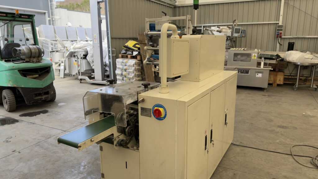 pozioma maszyna pakująca Zbyszek SF-D3 z transporterem