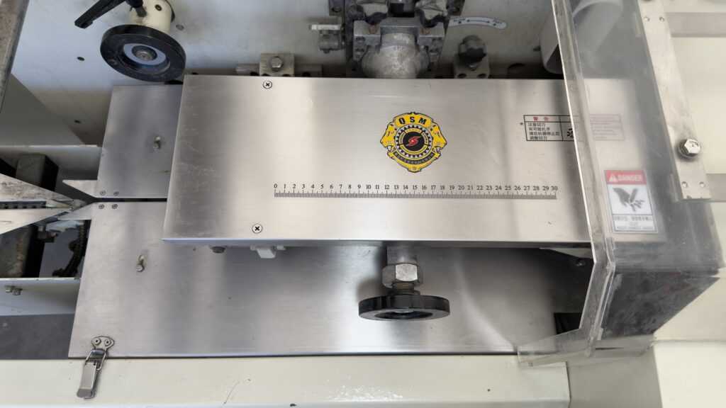 pozioma maszyna pakująca Zbyszek SF-D3 z transporterem