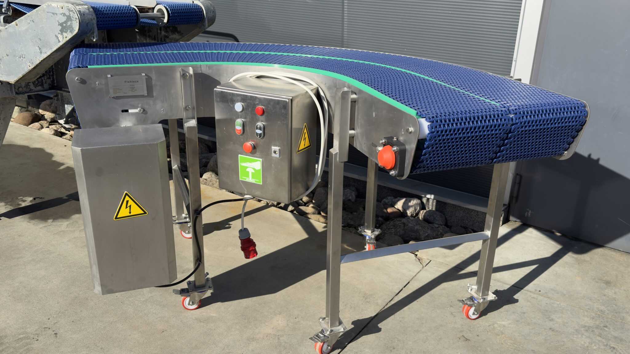 Przenośnik taśmowy łukowy Fishtecs zakręt 90 stopni BMC MachFood