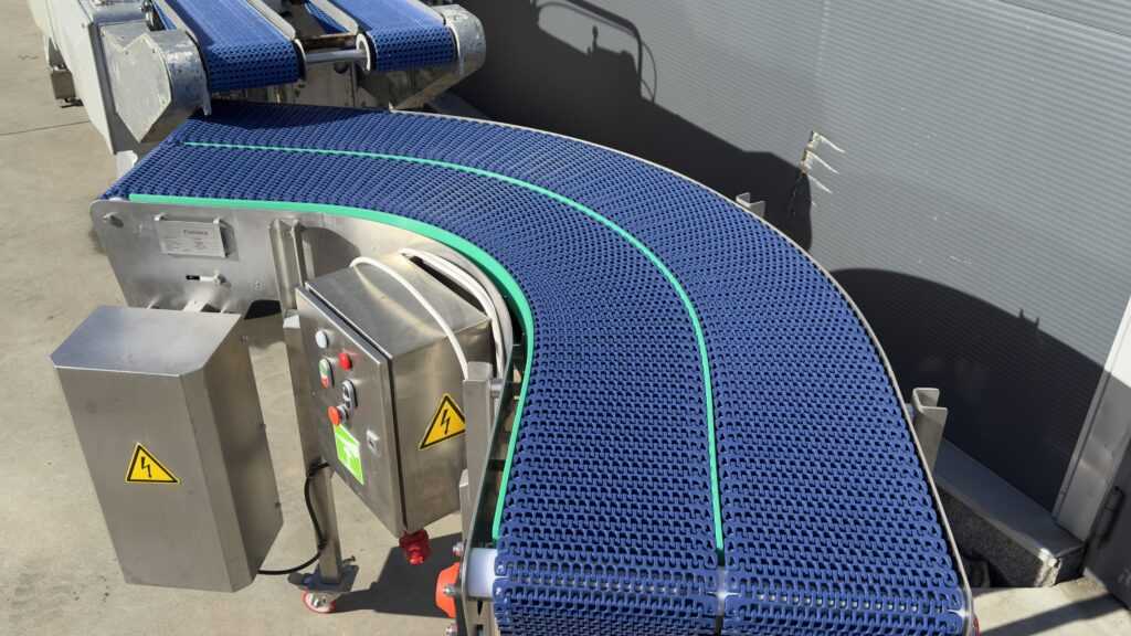 Przenośnik taśmowy łukowy Fishtecs zakręt 90 stopni BMC MachFood