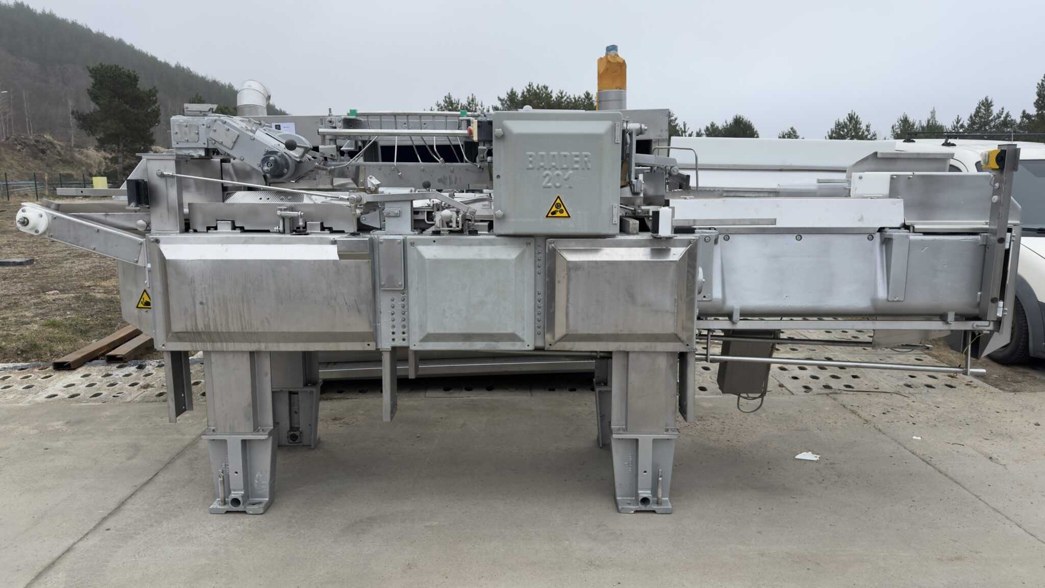 Używana przemysłowa fileciarka BAADER 200 L przód maszyny