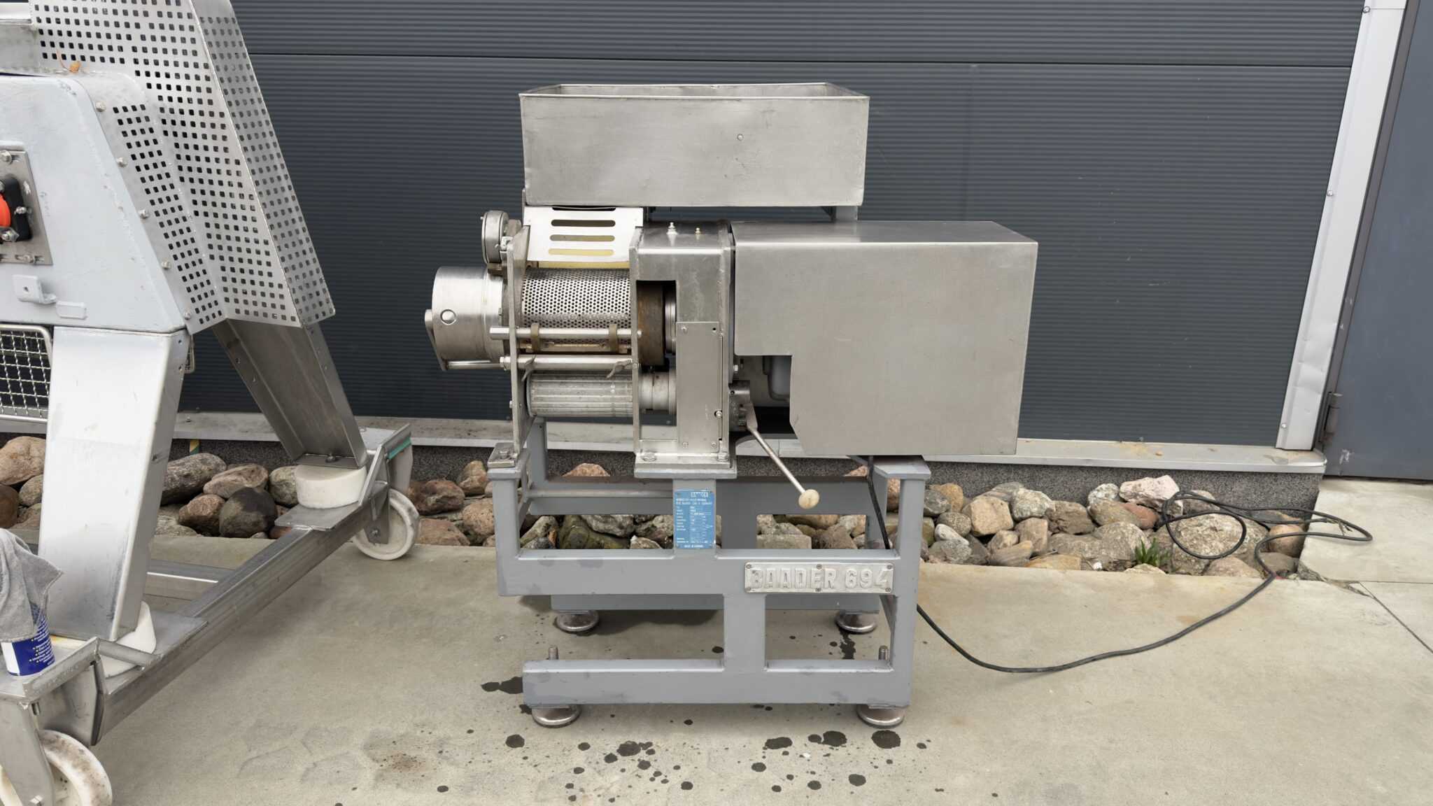 Używany separator mięsa BAADER 694 odścieniarka przód